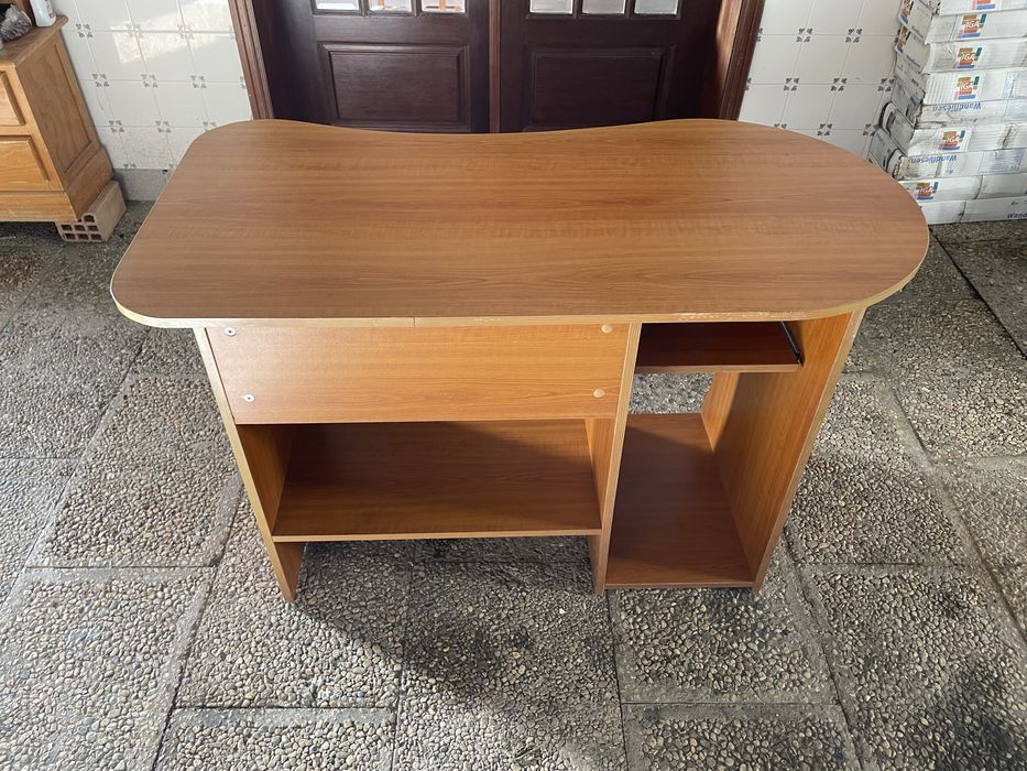 secretaria de madeira