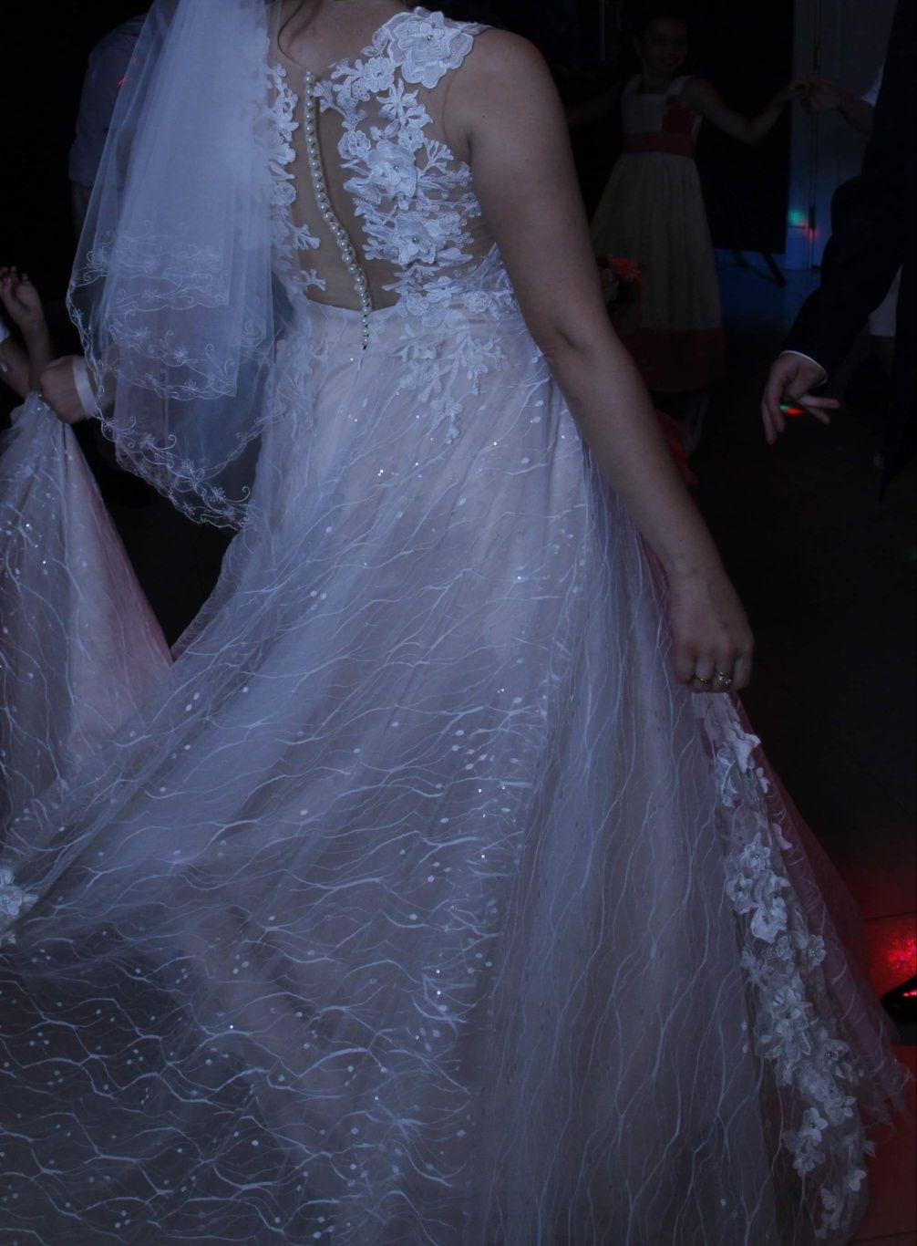 Свадебное платье с 3д цветами и пайетками