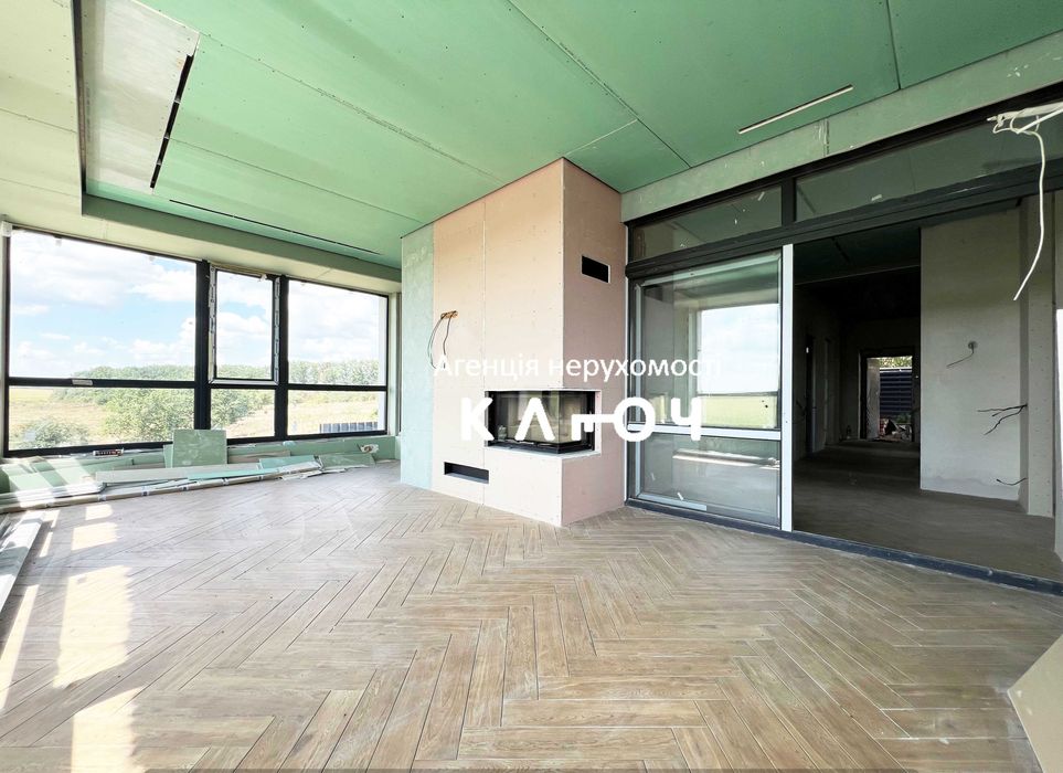 Продам сучасний будинок в мальовничому місці.