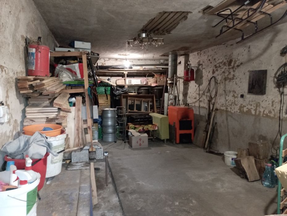 Будинковолодіння: комерція + житло 210 м2 Берегово Бако Габора 109