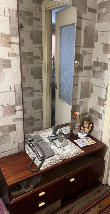 БЕЗКОШТОВНО самовивіз стіл і 2 крісла