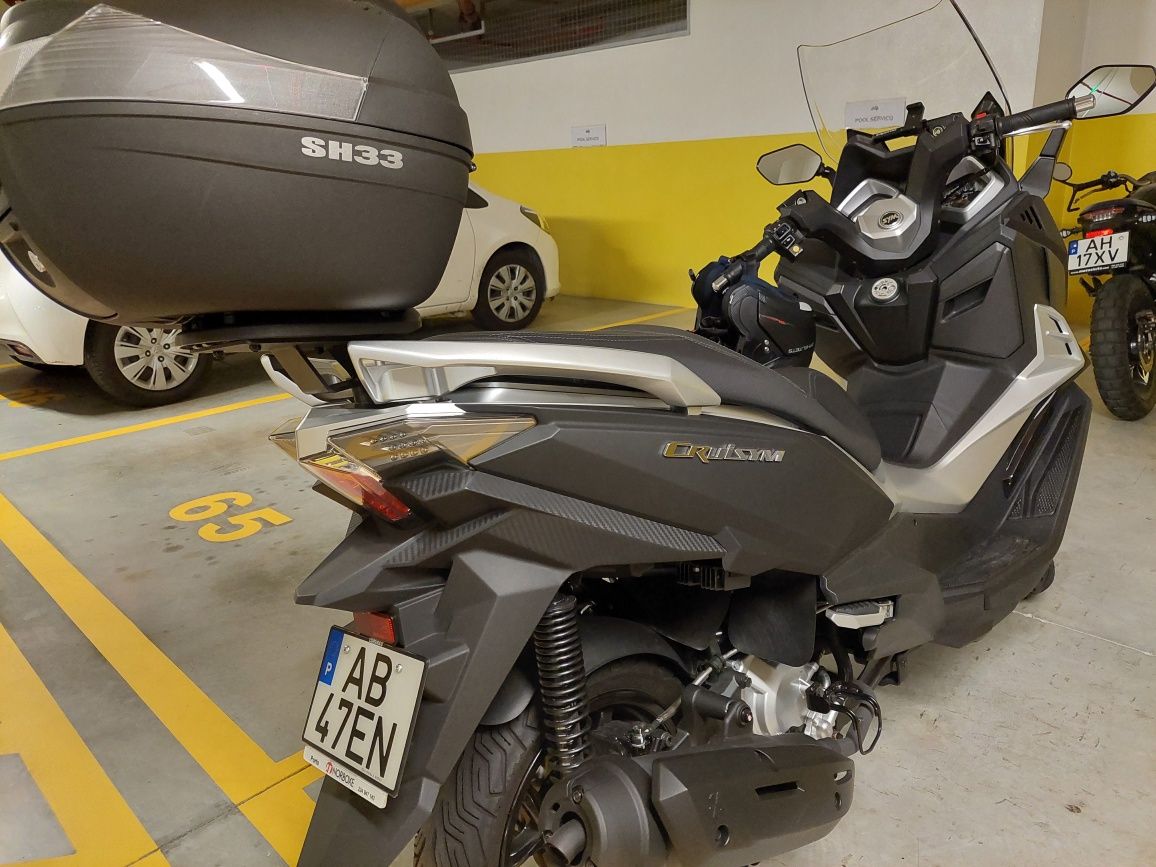 Cruisym 125 com case incluída.