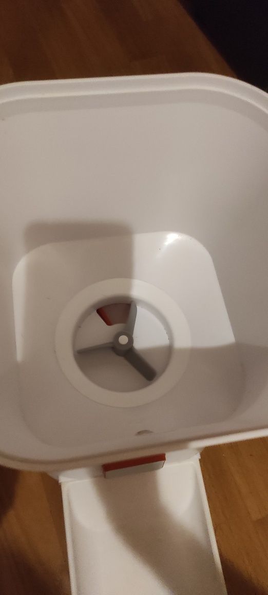 Automatyczny dozownik karmy