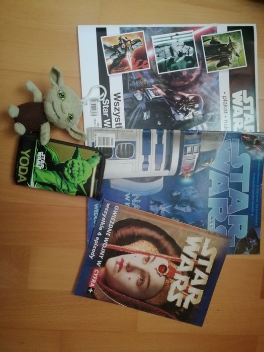 Dwie gazetki Star Wars z plakatami + plakat i gadżety