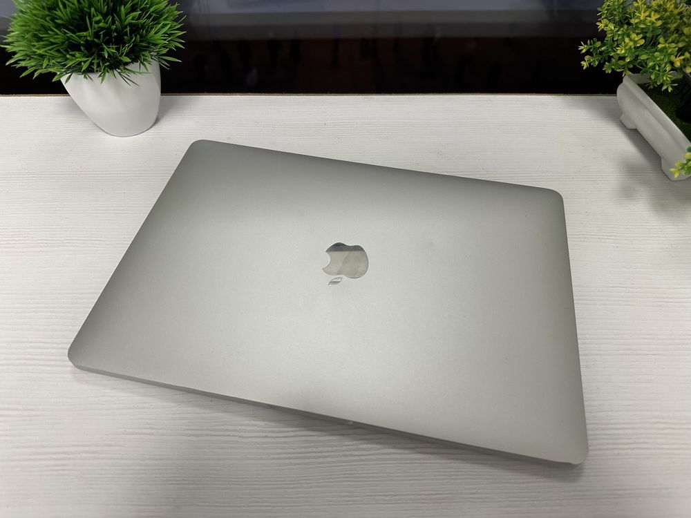 MacBook Pro 2017 13.3" / 16Gb RAM 512 Gb SSD