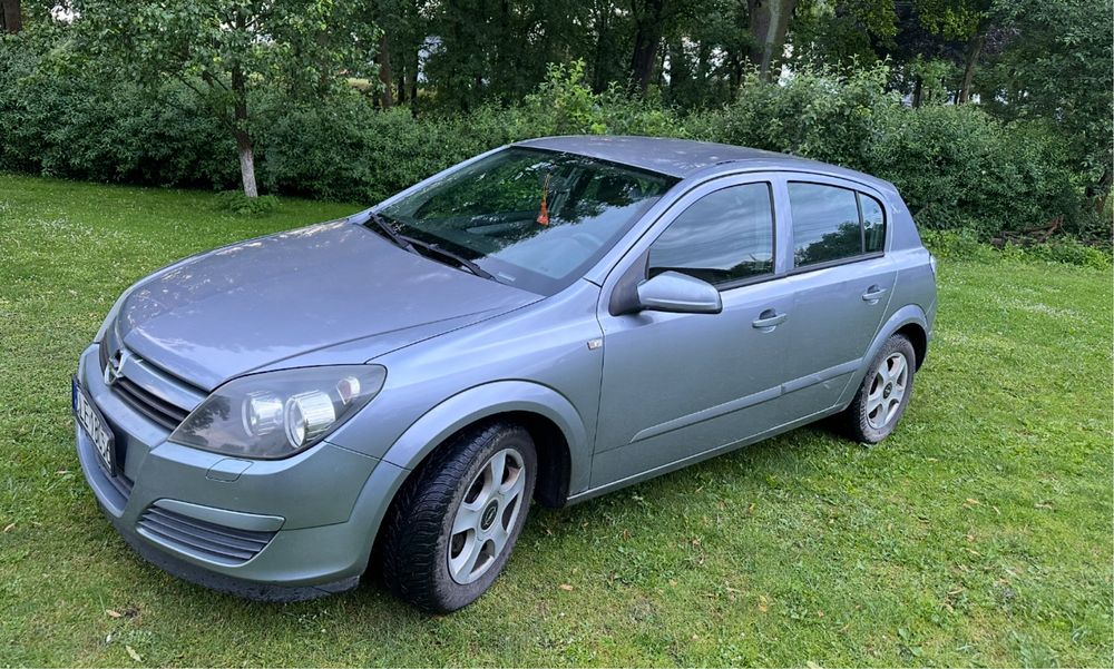 Opel Astra H srebrny