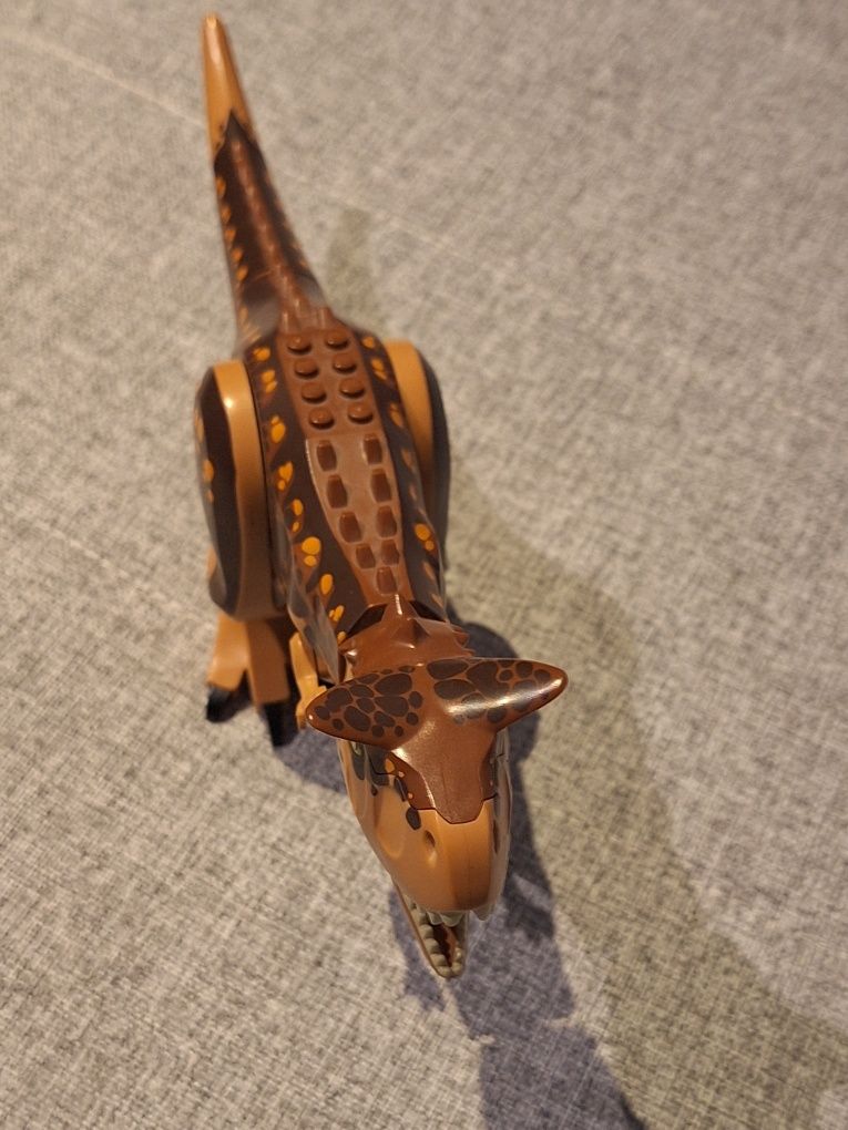 Figurka z Lego Jurassic World Karnotaur