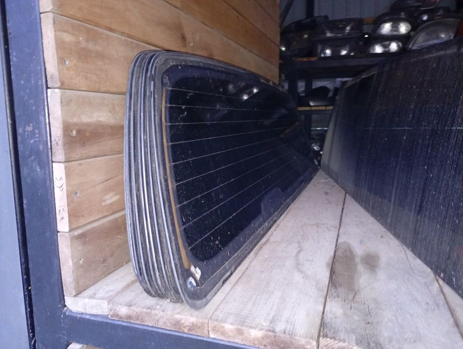 Nissan Navara d40 szyba tył karoseryjna