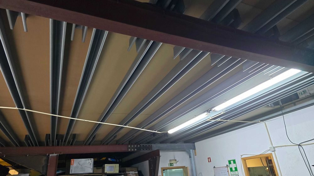 Mezanine em vigas grossas , omegas e estrado