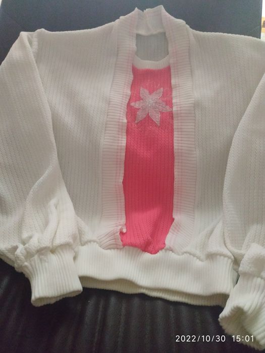 Лёгкий красивый свитерок