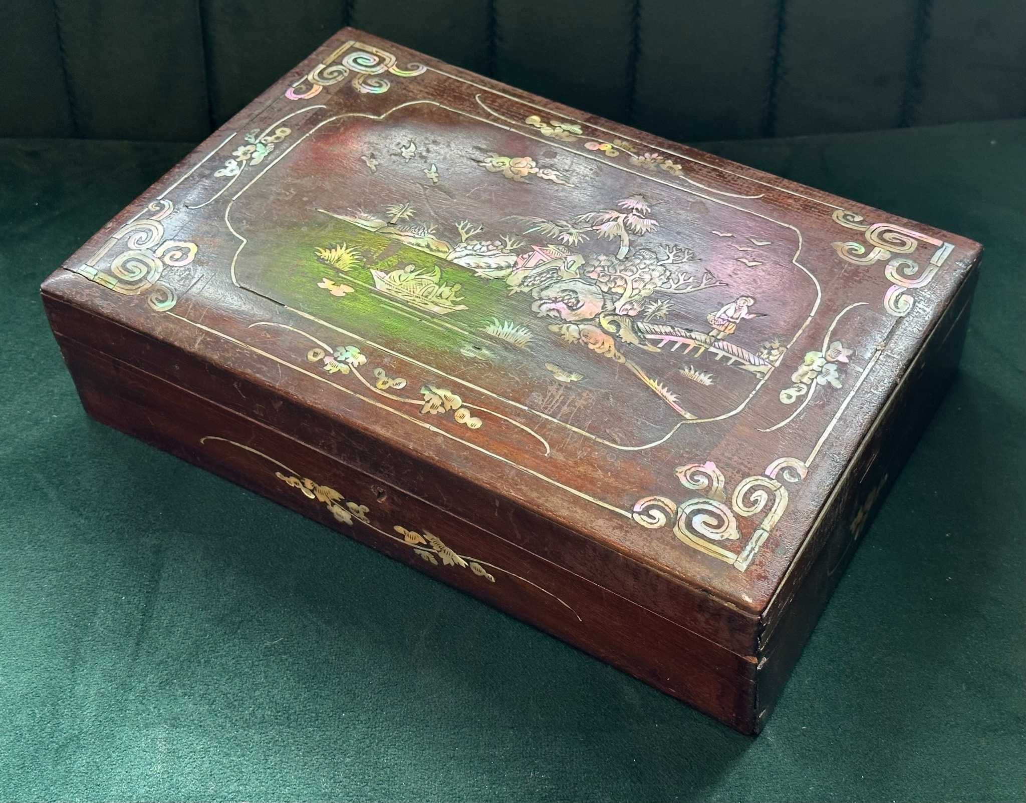 XIX wieczna szkatułka Chiny drewno i masa perłowa