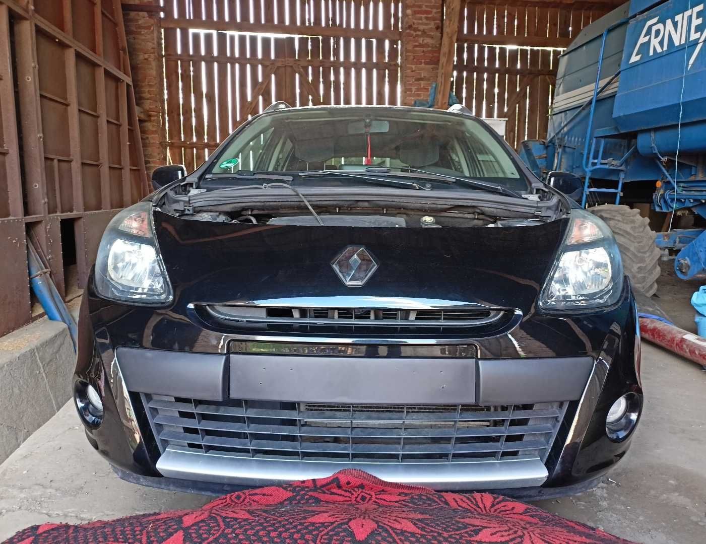 Zderzak przód Renault Clio III