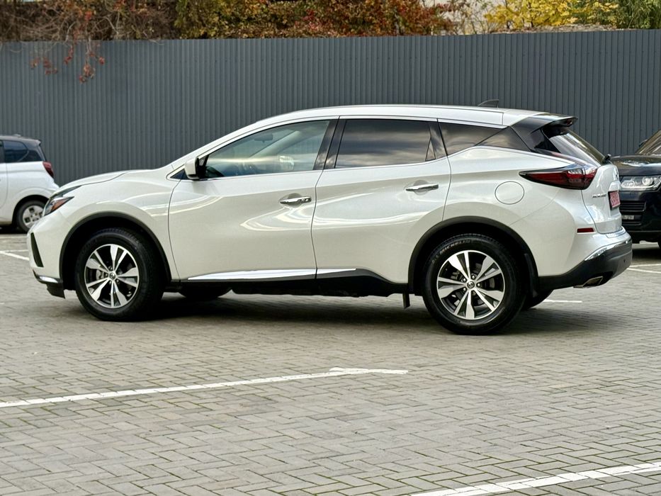Nissan murano 2022року випуску