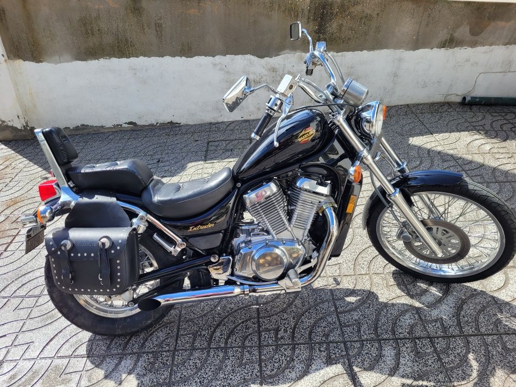 Suzuki intruder 750