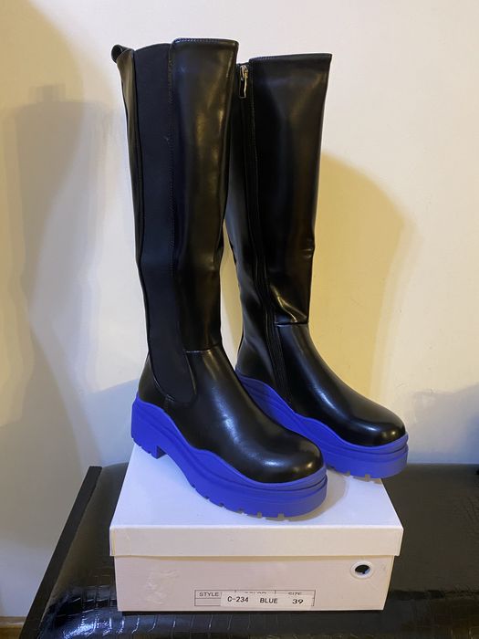 Buty z chabrową podeszwą nowe wysokie kozaki z niebieską podeszwą