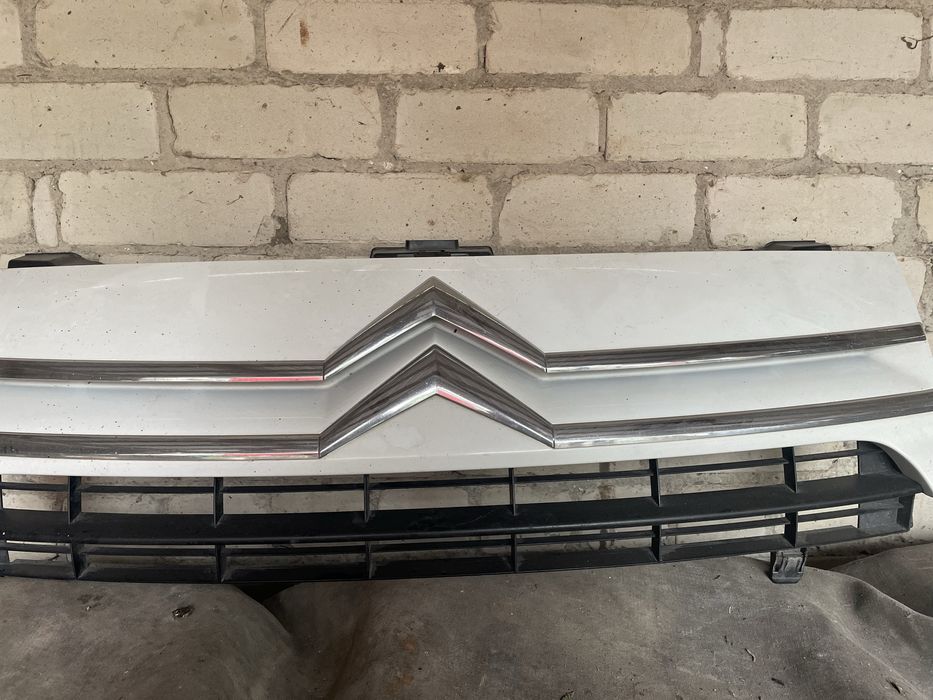 Решітка радіатора Jumpy scudo expert