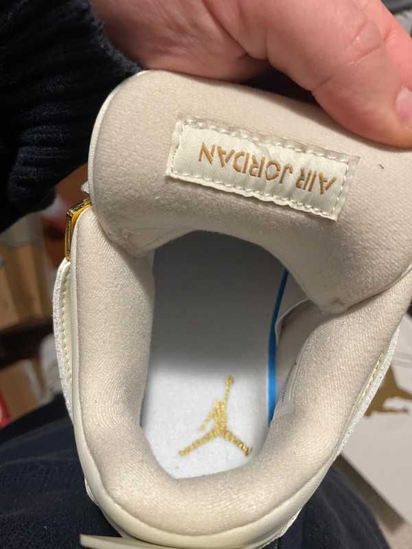 Jordan 4 Retro Metaliczny Złoty Rozmiar 42