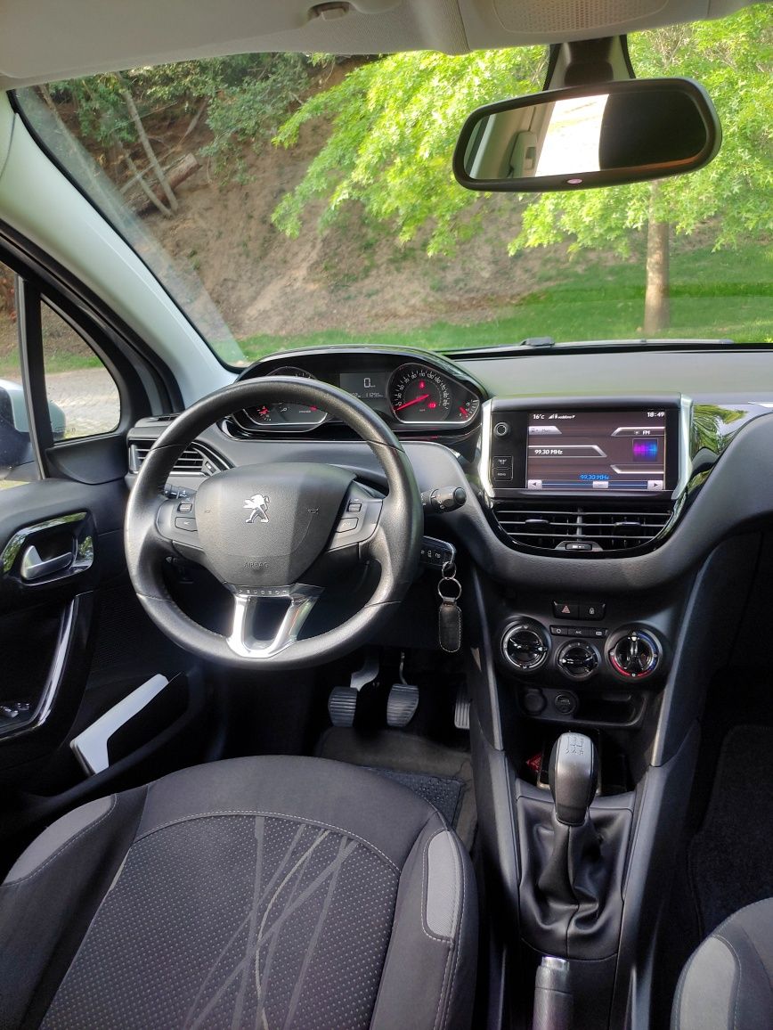 Peugeot 208 Apenas 102.000 km