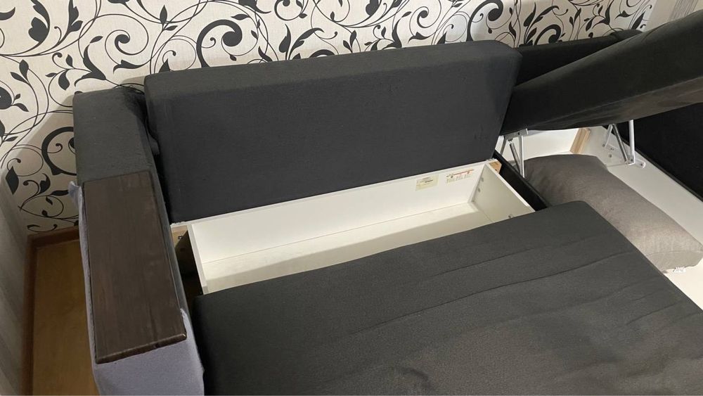 Продам диван з невиличкими пошкодженями дефекти видно на фото