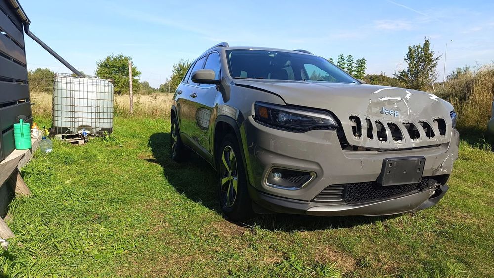 Jeep Cherokee 3.2 2019 mała szkoda martwe pole czujniki kamera audio