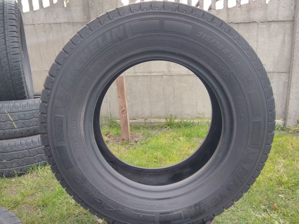 Продам резину Michelin 215/70 15С (пара)