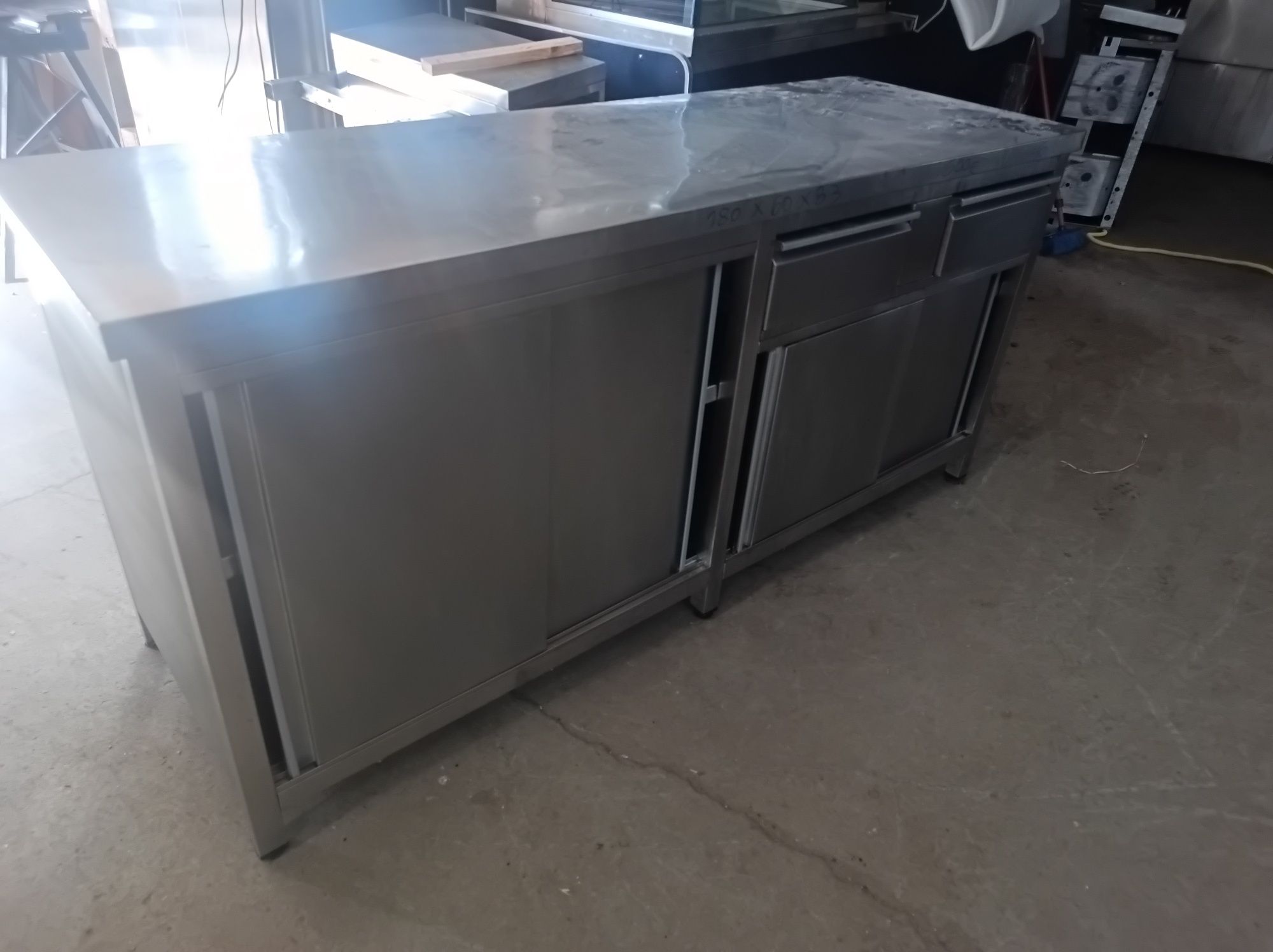 Bancada inox com portas e gavetas dos dois lados