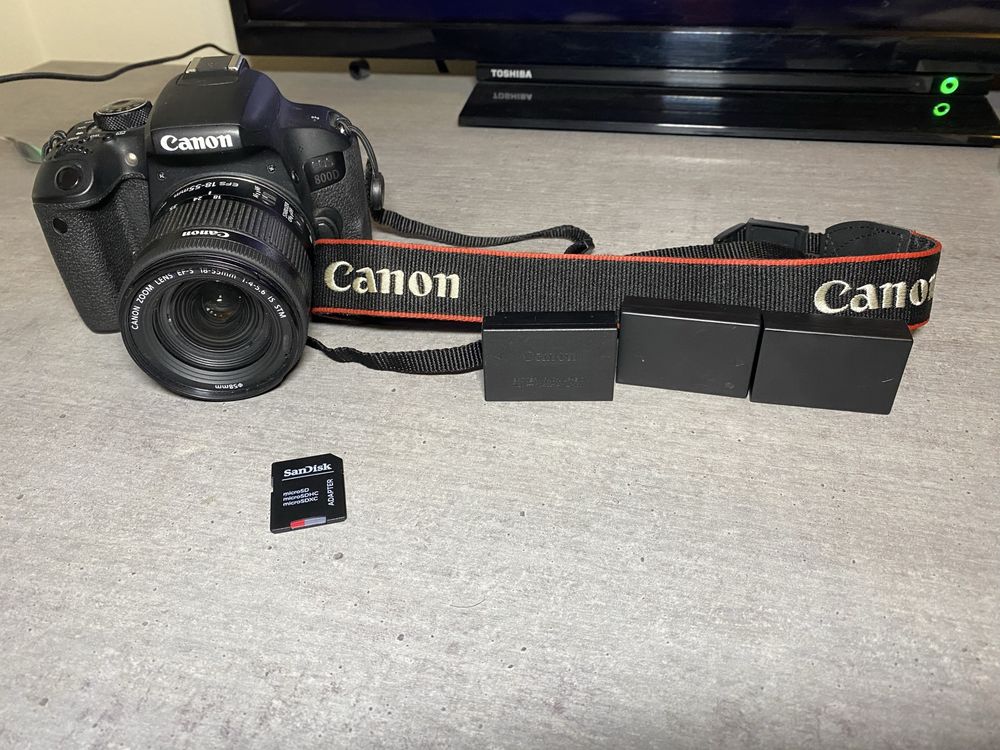 Canon 800D + lente 18-55 mm + 3 baterias + cartao de memoria 64 GB