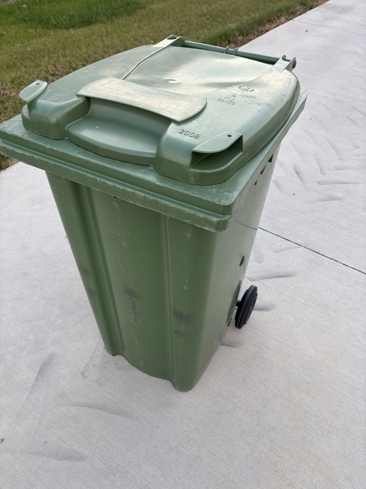Kosz na smieci 240l