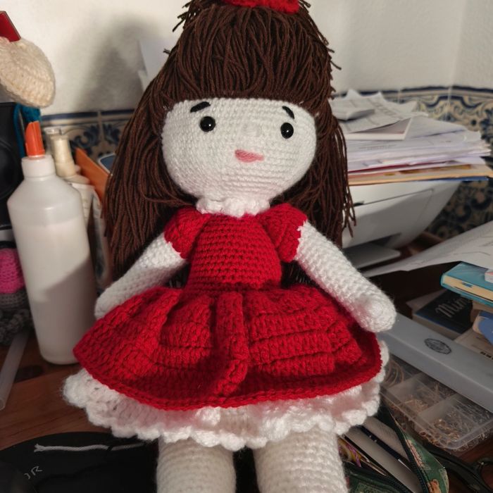 Boneca em crochê feita a mão