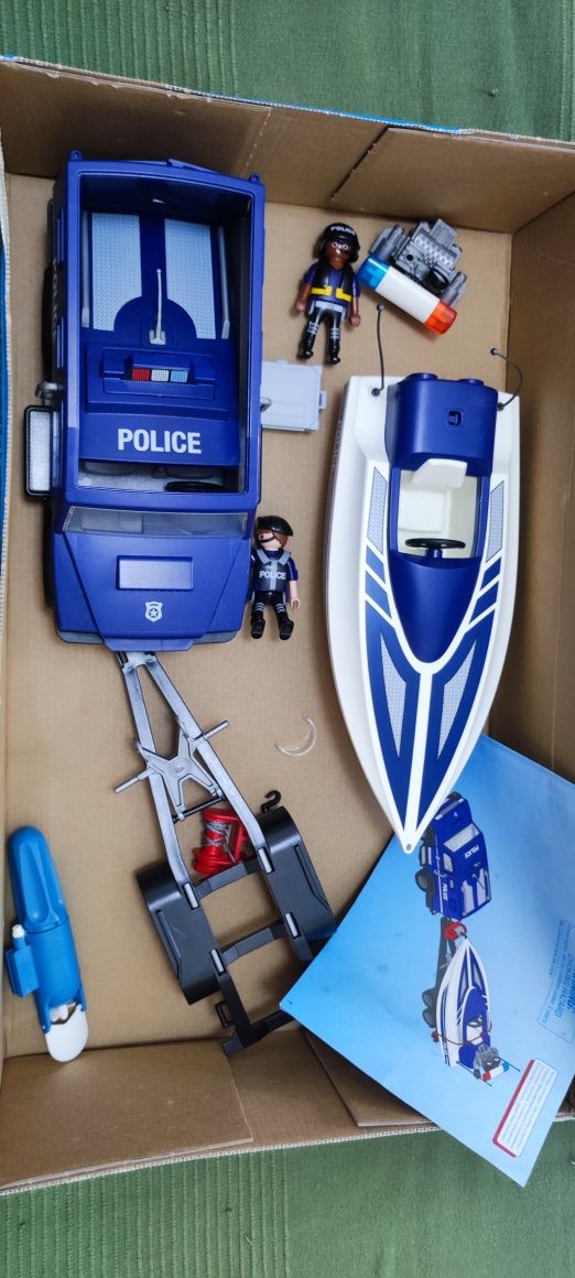 Jipe e barco polícia Playmobil