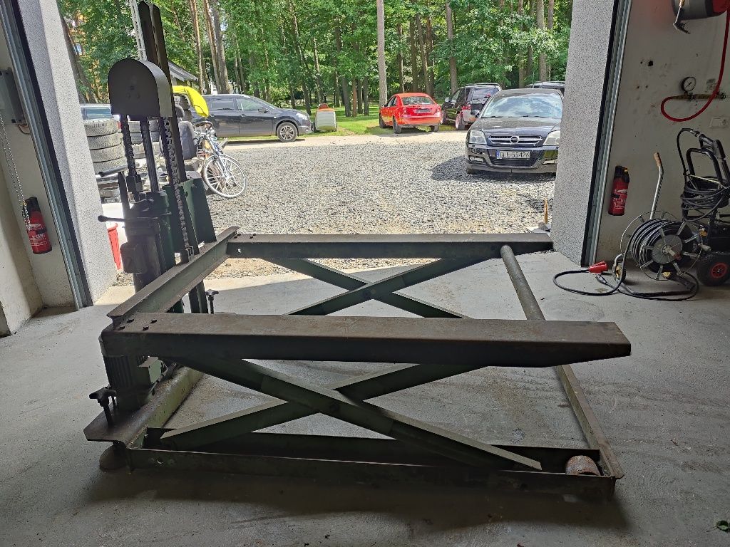 Podnośnik nożycowy  mobilny 1.5t