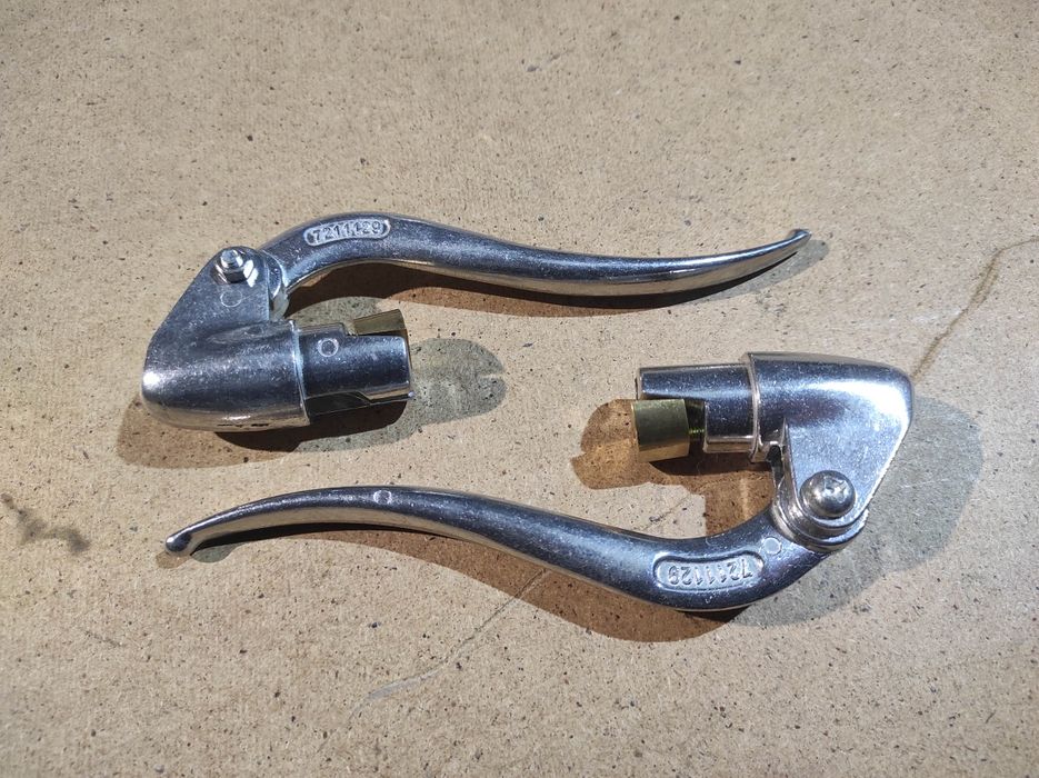 Szpilki mocowania silnika K750 Dniepr Ural M72 nowe śruby nakrętki