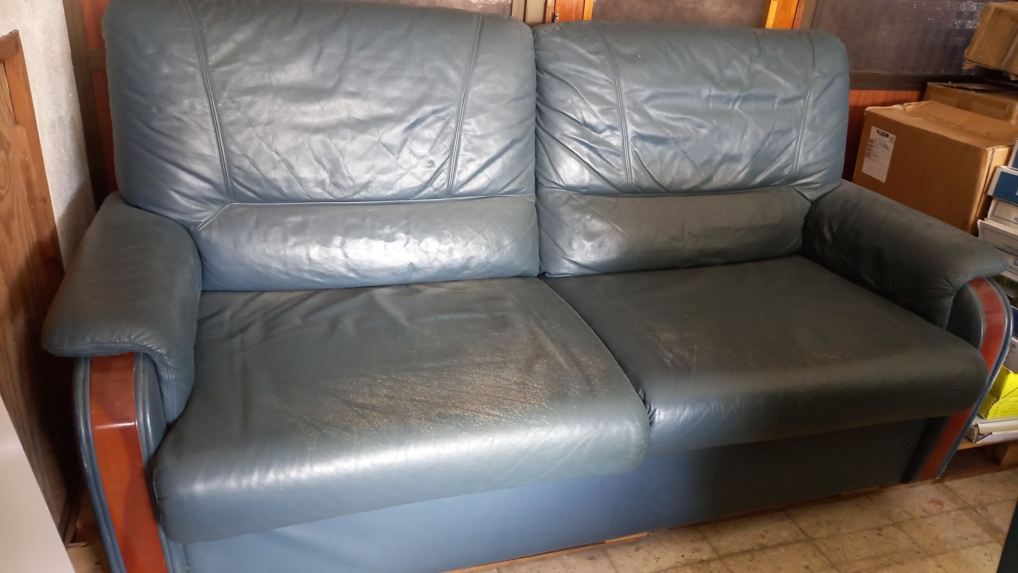 Vendo sofá em pele genuína