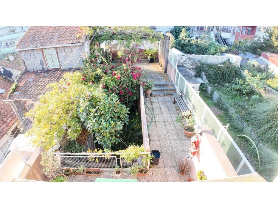 Oferta da escritura. Moradia com aproximadamente 300m2, Garagem | J...