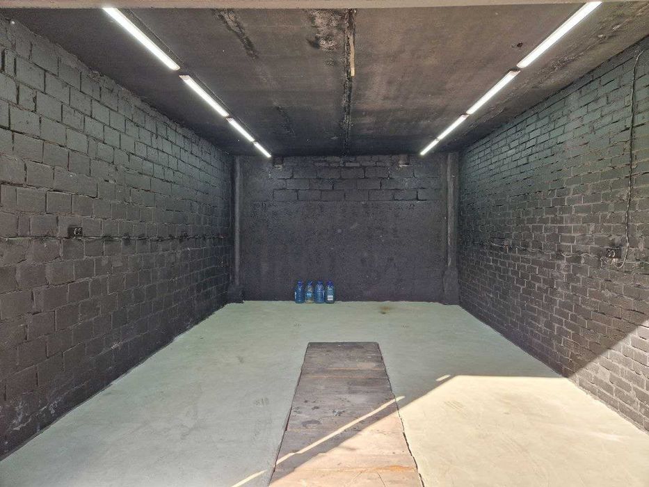 Гараж у Вишневому коп. Озерний