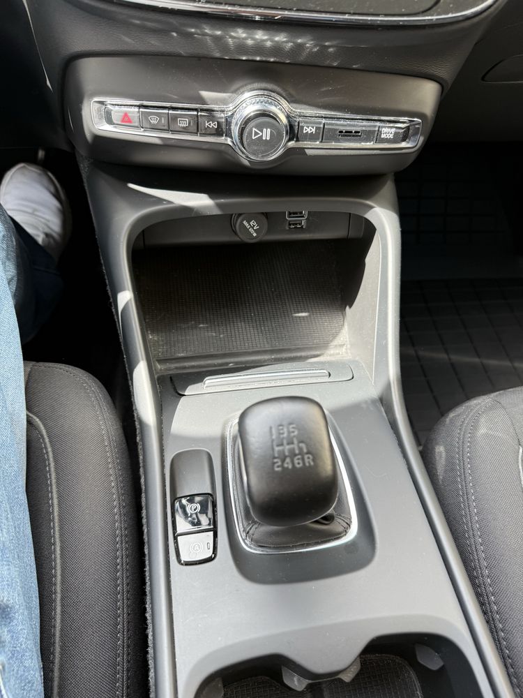 Volvo XC 40 T2 de 2022 com 39000 kms