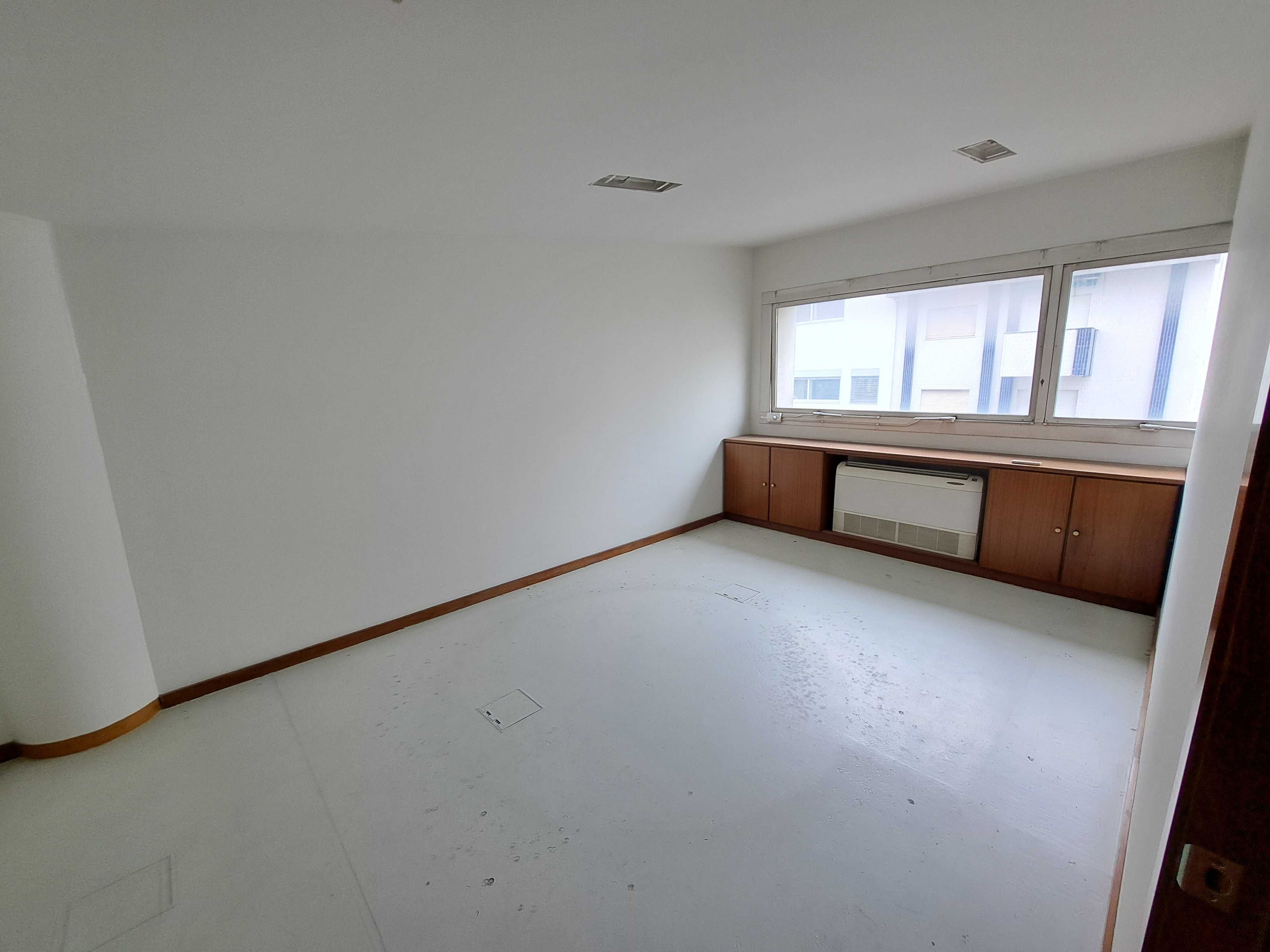 Arrenda-se - Escritório 55 m² – 2 salas+receção – Oliveira de Azeméis