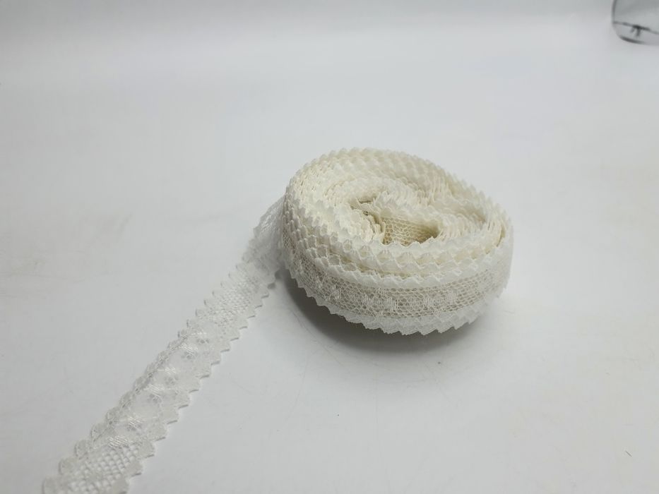 Koronka biała kupon 10 m.x 1,50 cm.