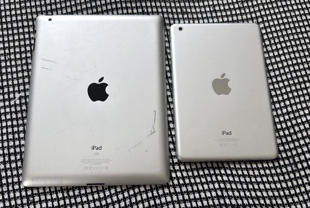 Zestaw dwóch iPadów iPad 2 i iPad mini 2