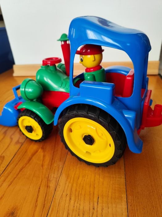 Duży traktor - koparka firmy Hemar