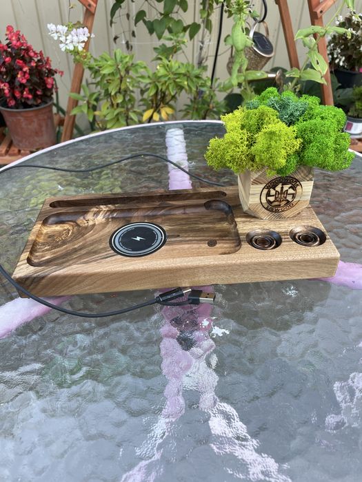 Органайзер з бездротовою зарядкою