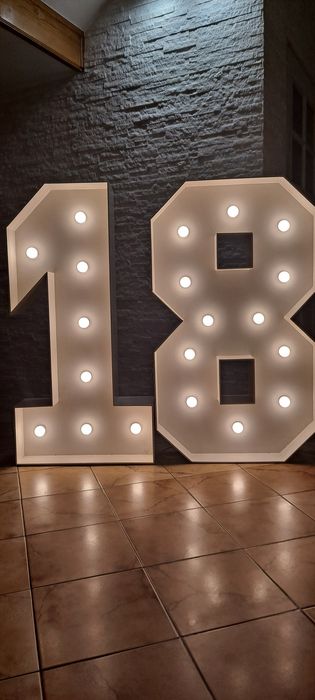 Wynajem cyferek ozdobnych 18 urodziny