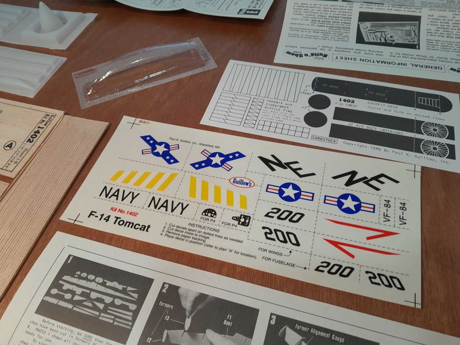 Aeromodelismo - KIT avião  F-14 Tomcat - NOVO na caixa - Top Gun!