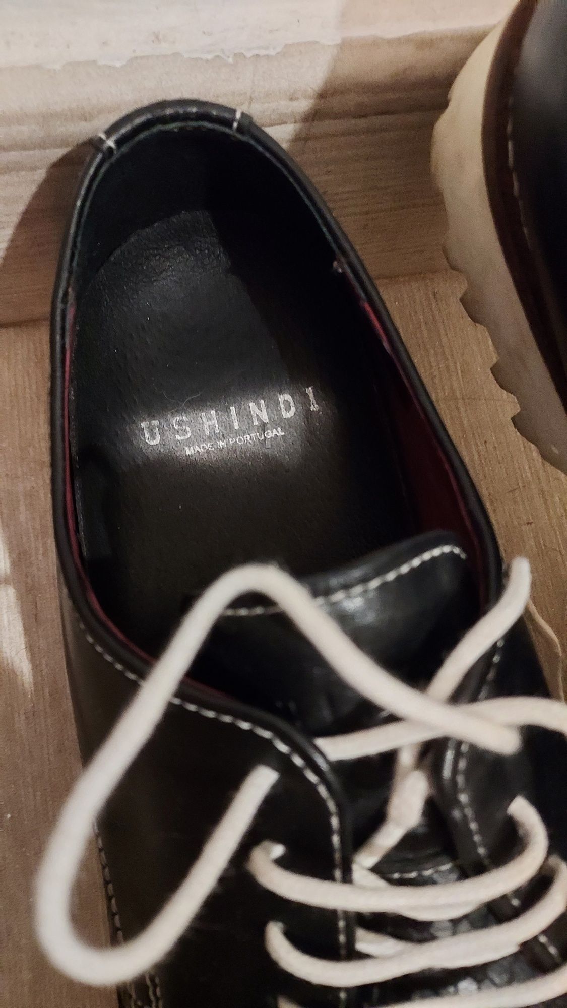 Sapatos de pele Ushindi