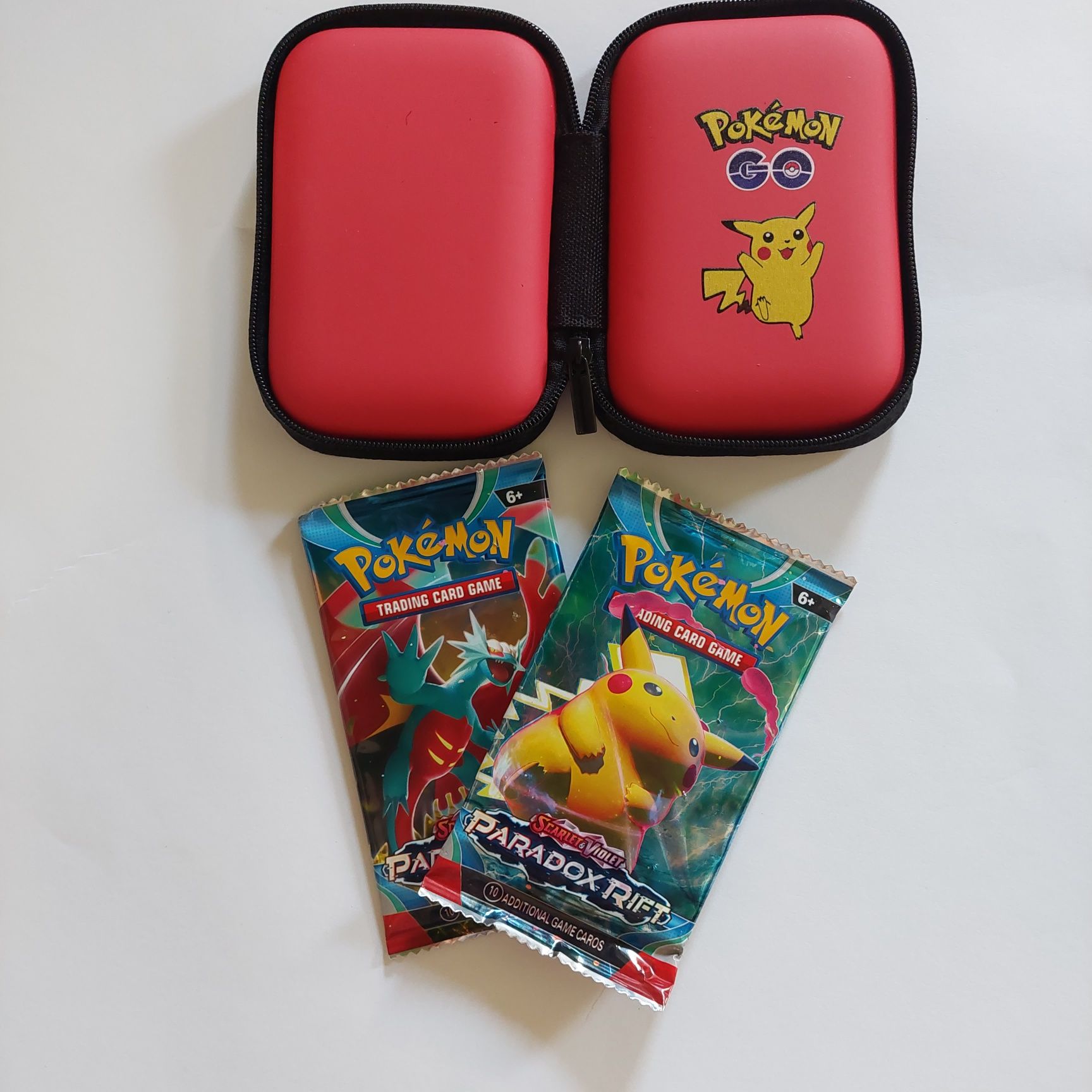 Etui na karty Pokemon czerwone album plus saszetki