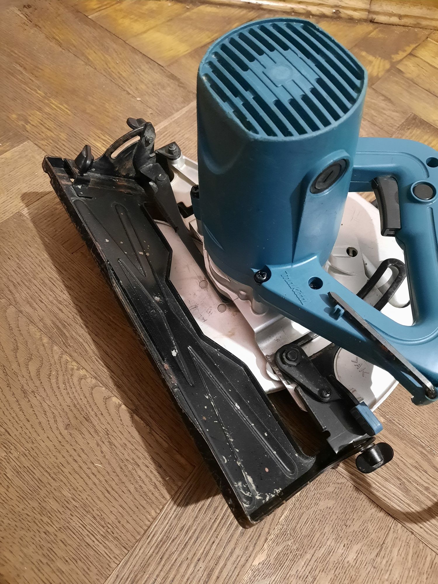 100% оригінал!!Дискова пила Makita 5704 R,1200вт,диск 190мм