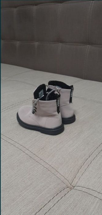 Продам  ботиночки  23р