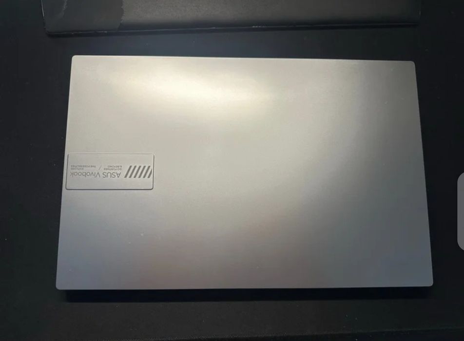 ASUS Vivobook OLED Go 15 E1504F Ryzen 5 7520u, 16GB, 512gb como novo