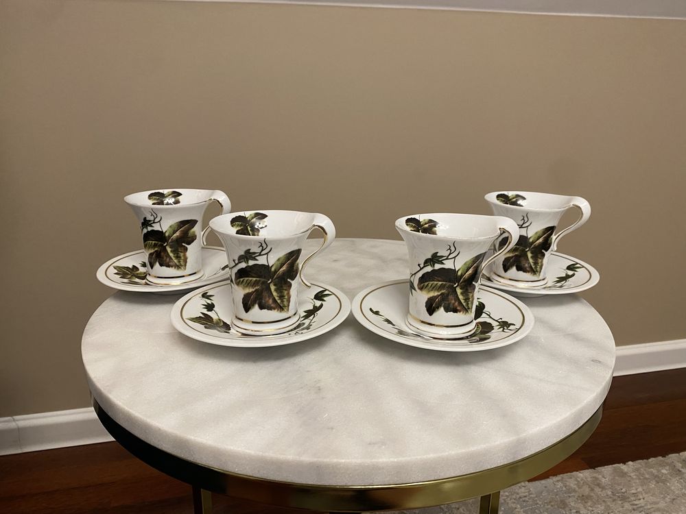 Zestaw 4 porcelanowych filiżanek z podstawkami liście złoto 230 ml