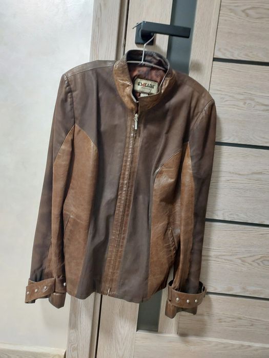 Шкіряна жіноча куртка